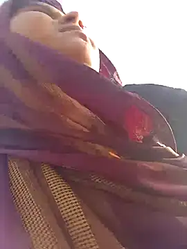 Snapshot of Sheema_tyagi chatting on 11-10-25, 10:14 Sheema tyagi online show from 11-10-25, 10:14