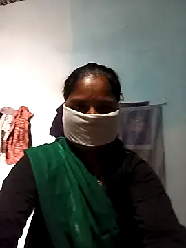 Snapshot of Sheema_tyagi chatting on 12-05-25, 09:18 Sheema tyagi online show from 12-05-25, 09:18