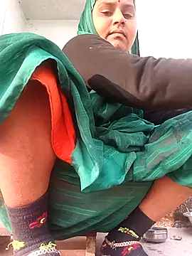 Snapshot of Sheema_tyagi chatting on 12-15-25, 02:49 Sheema tyagi online show from 12-15-25, 02:49