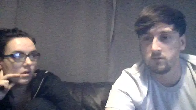 Snapshot of scottishcouple2002 chatting on 10-16-25, 06:20 scottishcouple2002 online show from 10-16-25, 06:20