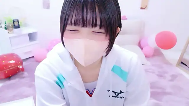 Hinata Sun online show from 04-17-26, 12:08