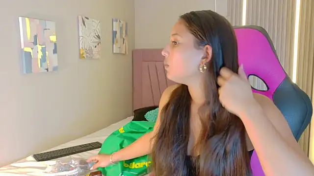 Laly Cherry  online show from 11-18-25, 12:20