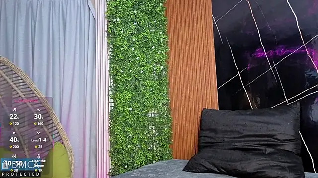 Kiara Zahiri   online show from 11-13-25, 10:58