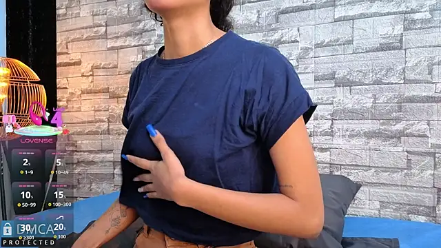 Kiara Zahiri   online show from 11-21-25, 11:09