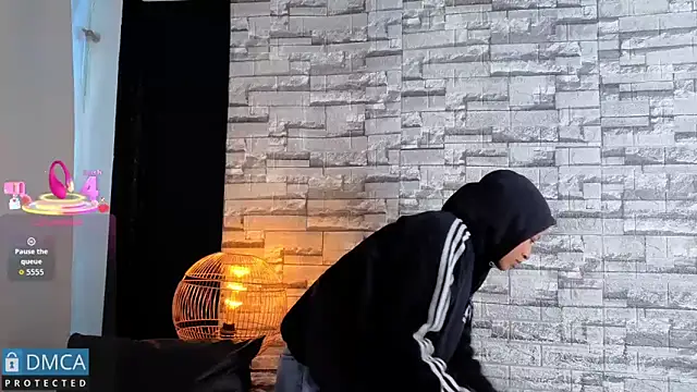 Kiara Zahiri   online show from 11-29-25, 11:02