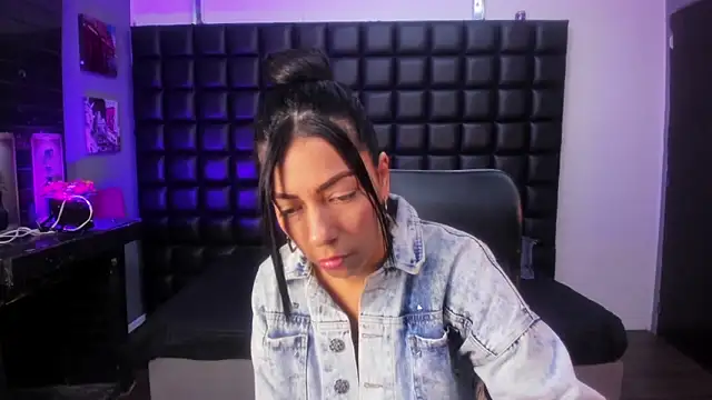 ashlyy sweet  online show from 04-18-26, 08:42