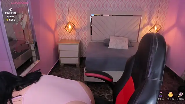 CHRISTY TEIGEN4 online show from 11-11-25, 07:25