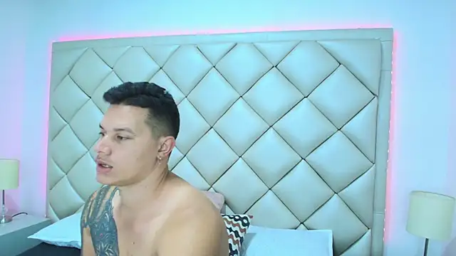 Snapshot of EclipseandFlame chatting on 10-02-25, 01:51 EclipseandFlame online show from 10-02-25, 01:51