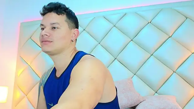 Snapshot of EclipseandFlame chatting on 10-08-25, 01:53 EclipseandFlame online show from 10-08-25, 01:53