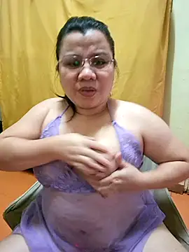 Snapshot of hotlyn45 chatting on 09-23-25, 05:21 hotlyn45 online show from 09-23-25, 05:21