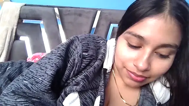 Snapshot of zairabreze chatting on 09-19-25, 12:39 zairabreze online show from 09-19-25, 12:39