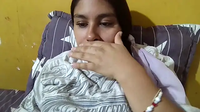 Snapshot of zairabreze chatting on 10-06-25, 02:36 zairabreze online show from 10-06-25, 02:36