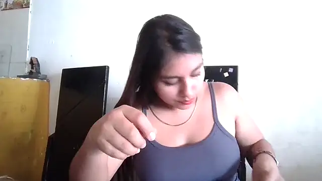 Snapshot of zairabreze chatting on 10-17-25, 06:43 zairabreze online show from 10-17-25, 06:43