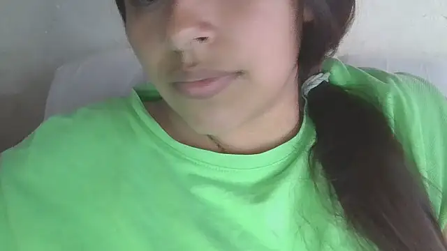 Snapshot of zairabreze chatting on 12-15-25, 09:30 zairabreze online show from 12-15-25, 09:30