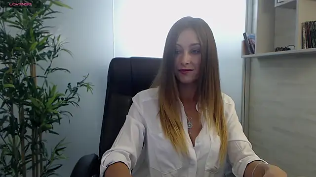 Snapshot of MuseDollX chatting on 09-24-25, 06:33 MuseDollX online show from 09-24-25, 06:33