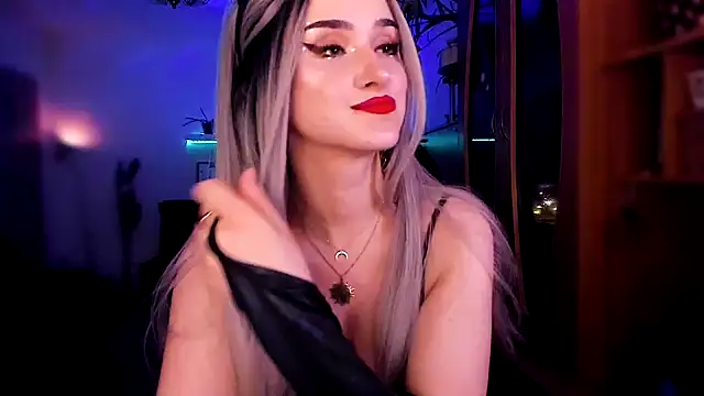 Snapshot of MistressJolie chatting on 12-22-24, 04:50 MistressJolie online show from 12-22-24, 04:50