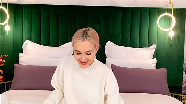 Snapshot of BarbieMilne chatting on 09-28-25, 03:06 BarbieMilne online show from 09-28-25, 03:06