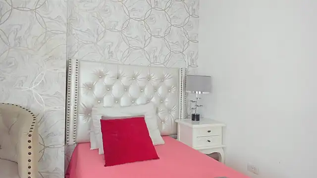 Snapshot of amara_rousse chatting on 09-19-25, 11:33 amara rousse online show from 09-19-25, 11:33