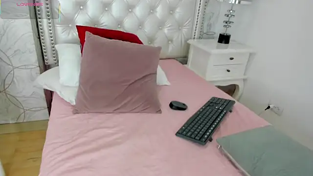 Snapshot of amara_rousse chatting on 10-13-25, 11:54 amara rousse online show from 10-13-25, 11:54