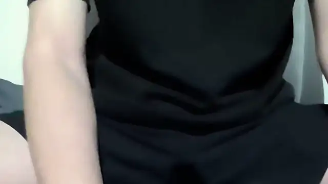 Snapshot of lim111 chatting on 11-04-25, 08:57 lim111 online show from 11-04-25, 08:57