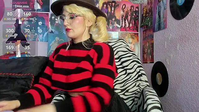 Snapshot of Avril_Maria chatting on 10-10-25, 06:40 Avril Maria online show from 10-10-25, 06:40