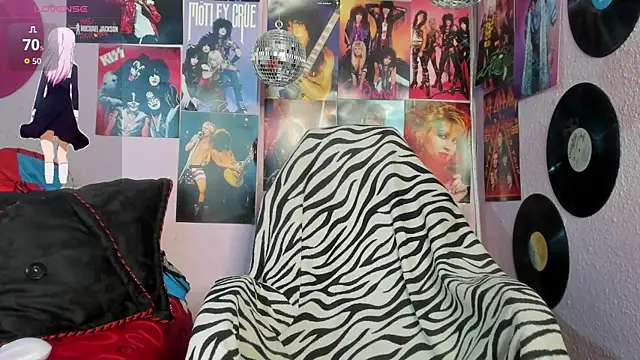 Snapshot of Avril_Maria chatting on 10-14-25, 07:47 Avril Maria online show from 10-14-25, 07:47