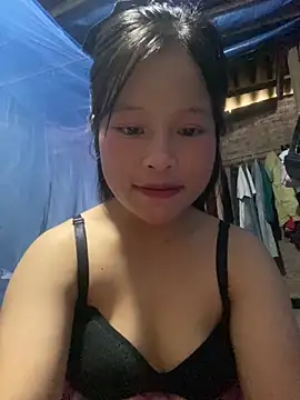 Snapshot of O_o_UwU_o_O chatting on 10-15-25, 01:50 O o UwU o O online show from 10-15-25, 01:50