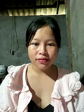 Snapshot of O_o_UwU_o_O chatting on 10-17-25, 04:15 O o UwU o O online show from 10-17-25, 04:15