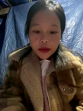 Snapshot of O_o_UwU_o_O chatting on 12-17-25, 02:17 O o UwU o O online show from 12-17-25, 02:17