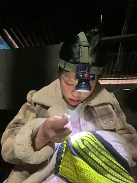 Snapshot of O_o_UwU_o_O chatting on 12-18-25, 02:06 O o UwU o O online show from 12-18-25, 02:06