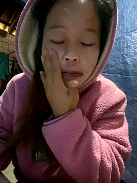 Snapshot of O_o_UwU_o_O chatting on 12-20-25, 01:34 O o UwU o O online show from 12-20-25, 01:34