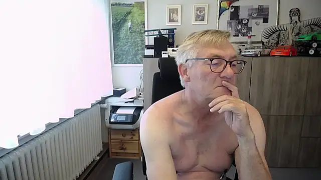 Snapshot of randyandy67 chatting on 09-09-25, 10:37 randyandy67 online show from 09-09-25, 10:37