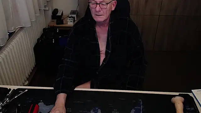 Snapshot of randyandy67 chatting on 11-12-25, 07:46 randyandy67 online show from 11-12-25, 07:46