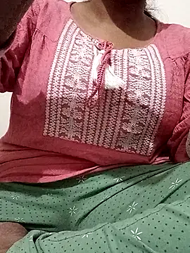 Snapshot of Tusha_001 chatting on 11-27-25, 10:39 Tusha 001 online show from 11-27-25, 10:39