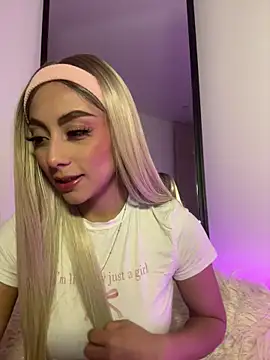 Snapshot of Tessa__Winslow chatting on 03-17-26, 04:50 Tessa Winslow online show from 03-17-26, 04:50