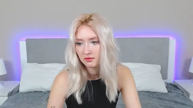 Snapshot of MarianeSun chatting on 09-18-25, 04:14 MarianeSun online show from 09-18-25, 04:14