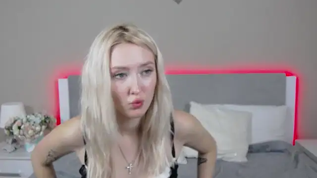 Snapshot of MarianeSun chatting on 10-07-25, 04:09 MarianeSun online show from 10-07-25, 04:09