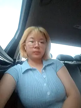 Snapshot of E-cup2 chatting on 10-04-25, 10:24 E-cup2 online show from 10-04-25, 10:24