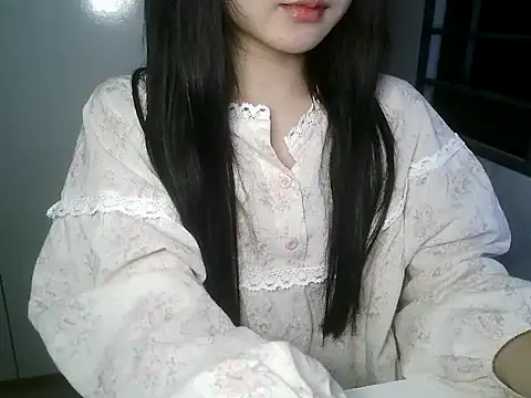 Snapshot of Annabelle-e chatting on 12-17-25, 04:24 Annabelle-e online show from 12-17-25, 04:24