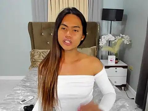 Snapshot of 1HotAsianTS chatting on 10-31-25, 03:46 1HotAsianTS online show from 10-31-25, 03:46