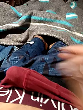 Snapshot of EMERKITHO_20_R chatting on 10-27-25, 01:37 EMERKITHO 20 R online show from 10-27-25, 01:37