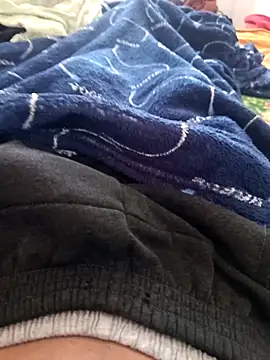 Snapshot of EMERKITHO_20_R chatting on 11-06-25, 02:29 EMERKITHO 20 R online show from 11-06-25, 02:29