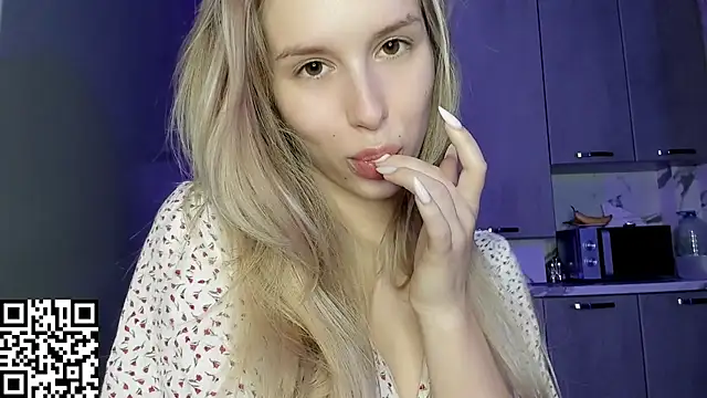 Snapshot of ElysiaXo chatting on 10-12-25, 11:59 ElysiaXo online show from 10-12-25, 11:59