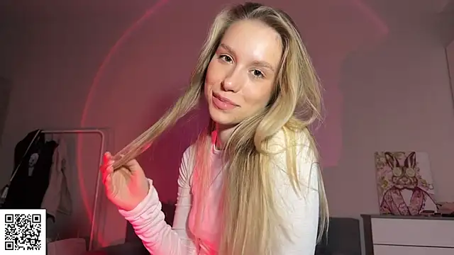 Snapshot of ElysiaXo chatting on 10-24-25, 11:23 ElysiaXo online show from 10-24-25, 11:23