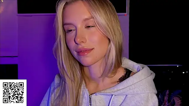 Snapshot of ElysiaXo chatting on 11-06-25, 10:21 ElysiaXo online show from 11-06-25, 10:21