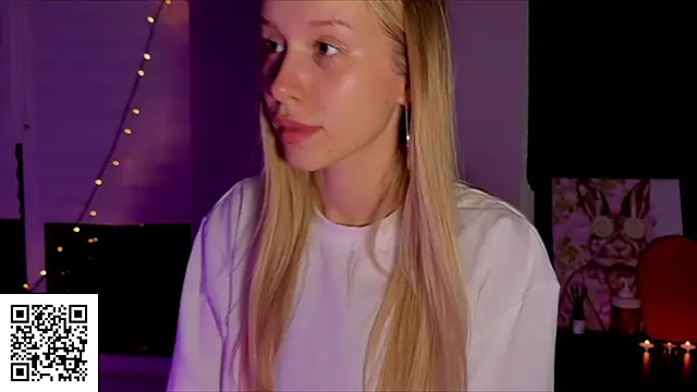 Snapshot of ElysiaXo chatting on 11-08-25, 10:19 ElysiaXo online show from 11-08-25, 10:19