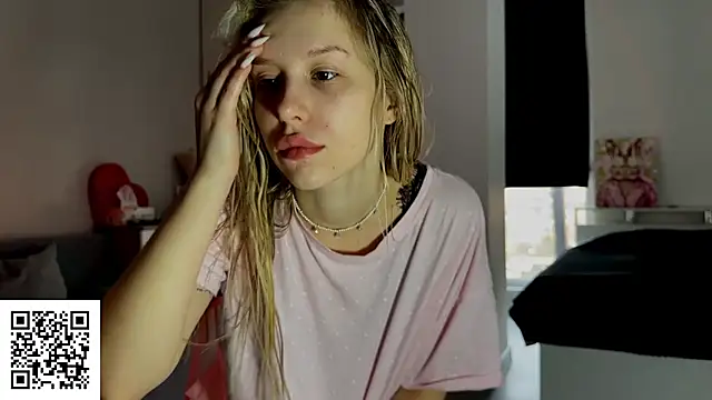 Snapshot of ElysiaXo chatting on 11-26-25, 05:19 ElysiaXo online show from 11-26-25, 05:19