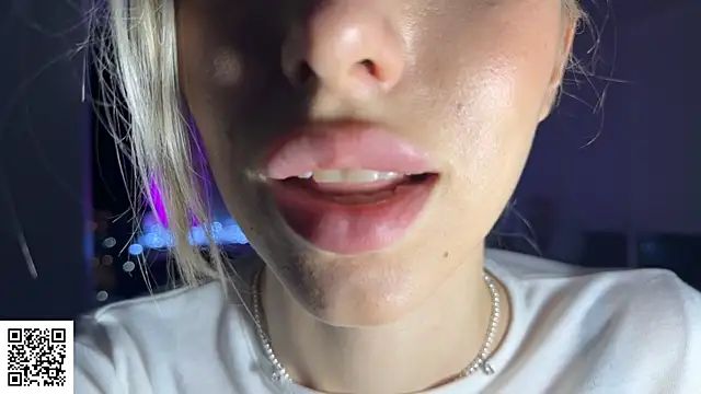 Snapshot of ElysiaXo chatting on 11-27-25, 11:18 ElysiaXo online show from 11-27-25, 11:18