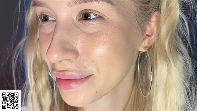 Snapshot of ElysiaXo chatting on 12-01-25, 11:21 ElysiaXo online show from 12-01-25, 11:21