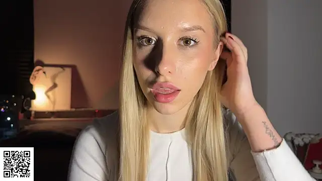 Snapshot of ElysiaXo chatting on 12-13-25, 11:54 ElysiaXo online show from 12-13-25, 11:54